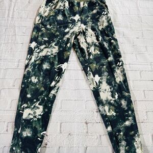 Under Armour Size Youth Large Boys Jogger Green And White